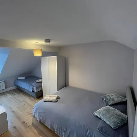 Fantastic City Centre Property In בית נופש